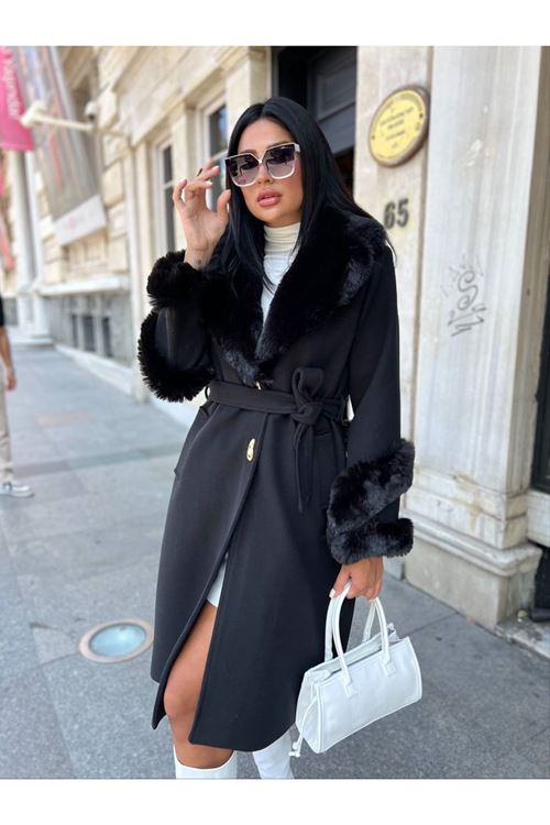 Kolu ve Yakası Kürk Detaylı Kaban