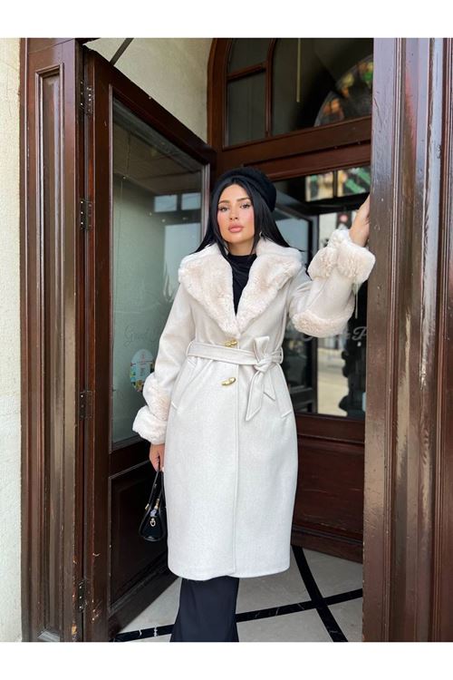 Kolu ve Yakası Kürk Detaylı Kaban