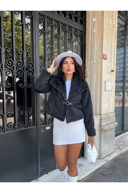 Klips Kapama Detaylı Özel Tasarım Ceket