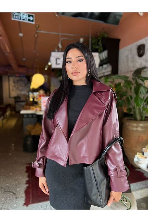 OMUZLAR VE KOLLAR APOLETLİ KISA KADIN CEKET