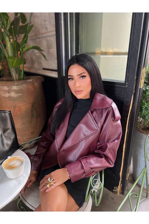 OMUZLAR VE KOLLAR APOLETLİ KISA KADIN CEKET