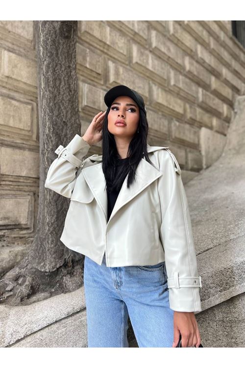 OMUZLAR VE KOLLAR APOLETLİ KISA KADIN CEKET