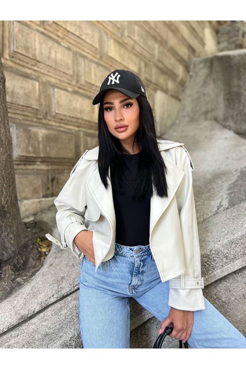 OMUZLAR VE KOLLAR APOLETLİ KISA KADIN CEKET