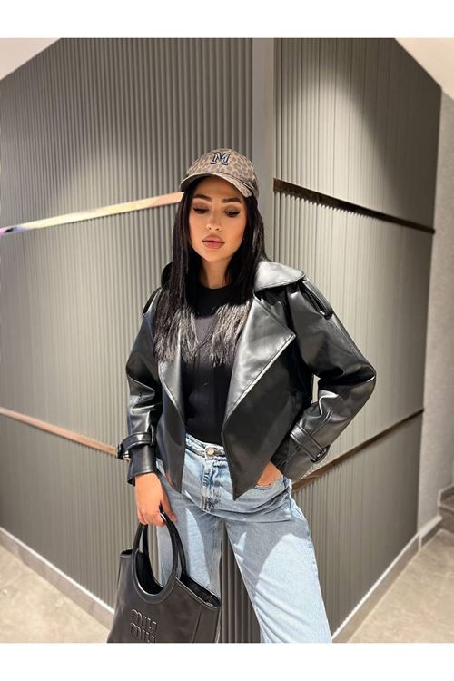 OMUZLAR VE KOLLAR APOLETLİ KISA KADIN CEKET