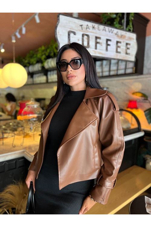 OMUZLAR VE KOLLAR APOLETLİ KISA KADIN CEKET