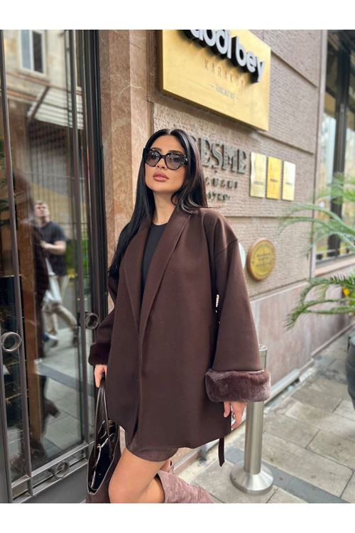 Kuşak Bağlamalı Kolu Kürklü Kaşe