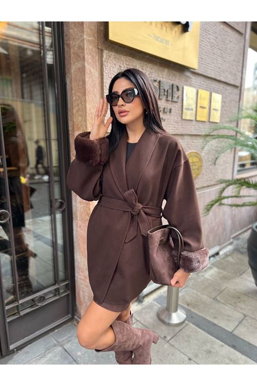 Kuşak Bağlamalı Kolu Kürklü Kaşe