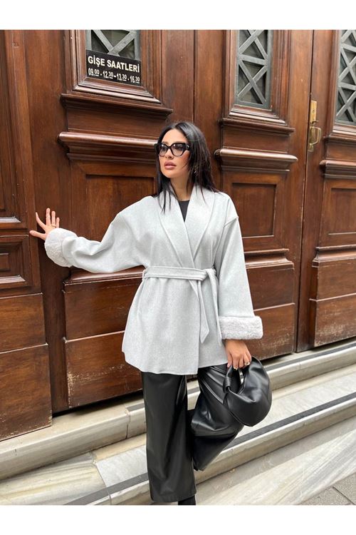 Kuşak Bağlamalı Kolu Kürklü Kaşe