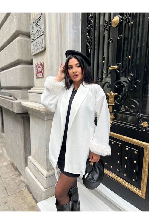 Kuşak Bağlamalı Kolu Kürklü Kaşe