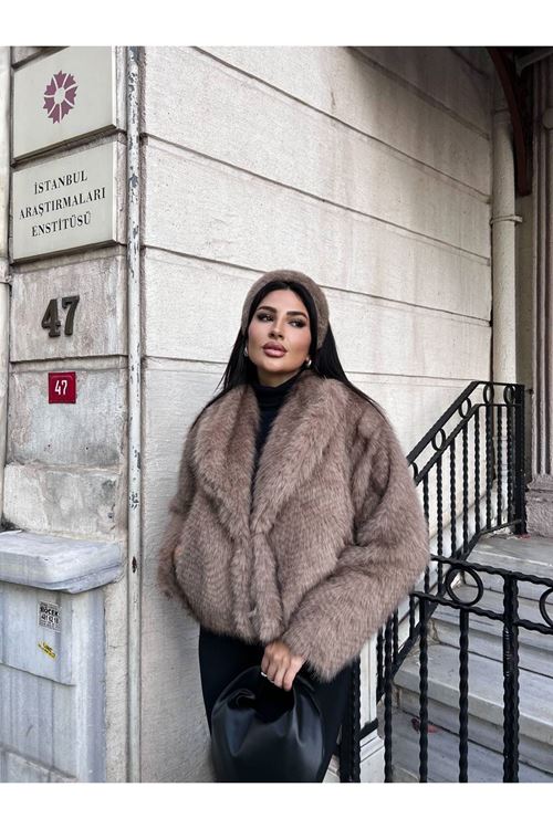 Kısa Peluş Kürk Mont