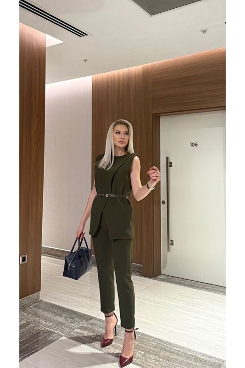Elegant Sleeveless Women's Suit with Belt Detail