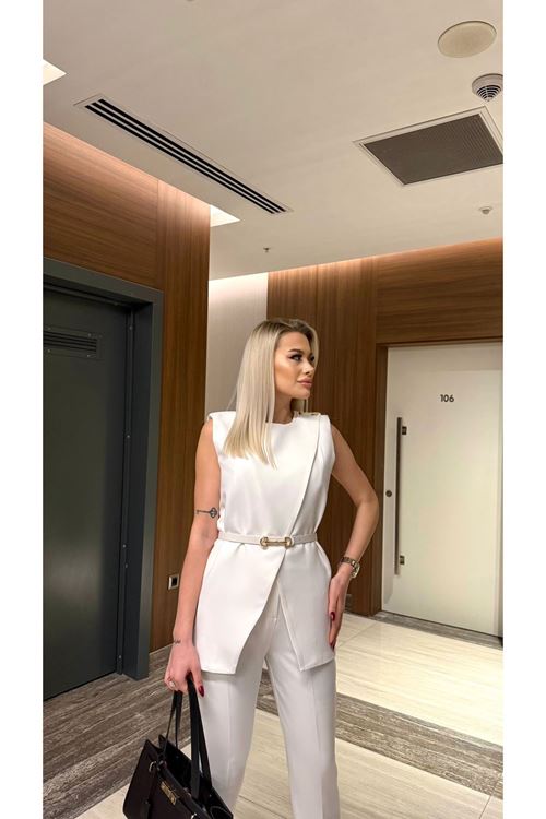 Elegant Sleeveless Women's Suit with Belt Detail